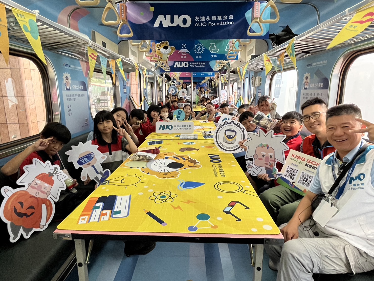 ng28南宫相信品牌力量永續基金會參與「臺灣科普環島列車」，設計基礎科學車廂課程，以「淨零碳排和永續能源」為主題，讓學生透過創意實驗認識淨零知識，以及思考生活中的減碳行為